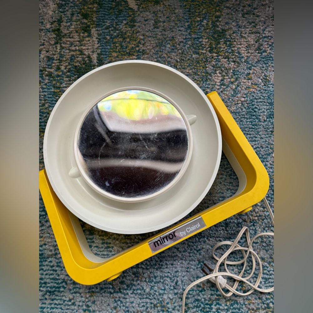 Vintage Clairol dual side portable illuminated makeup mirror
